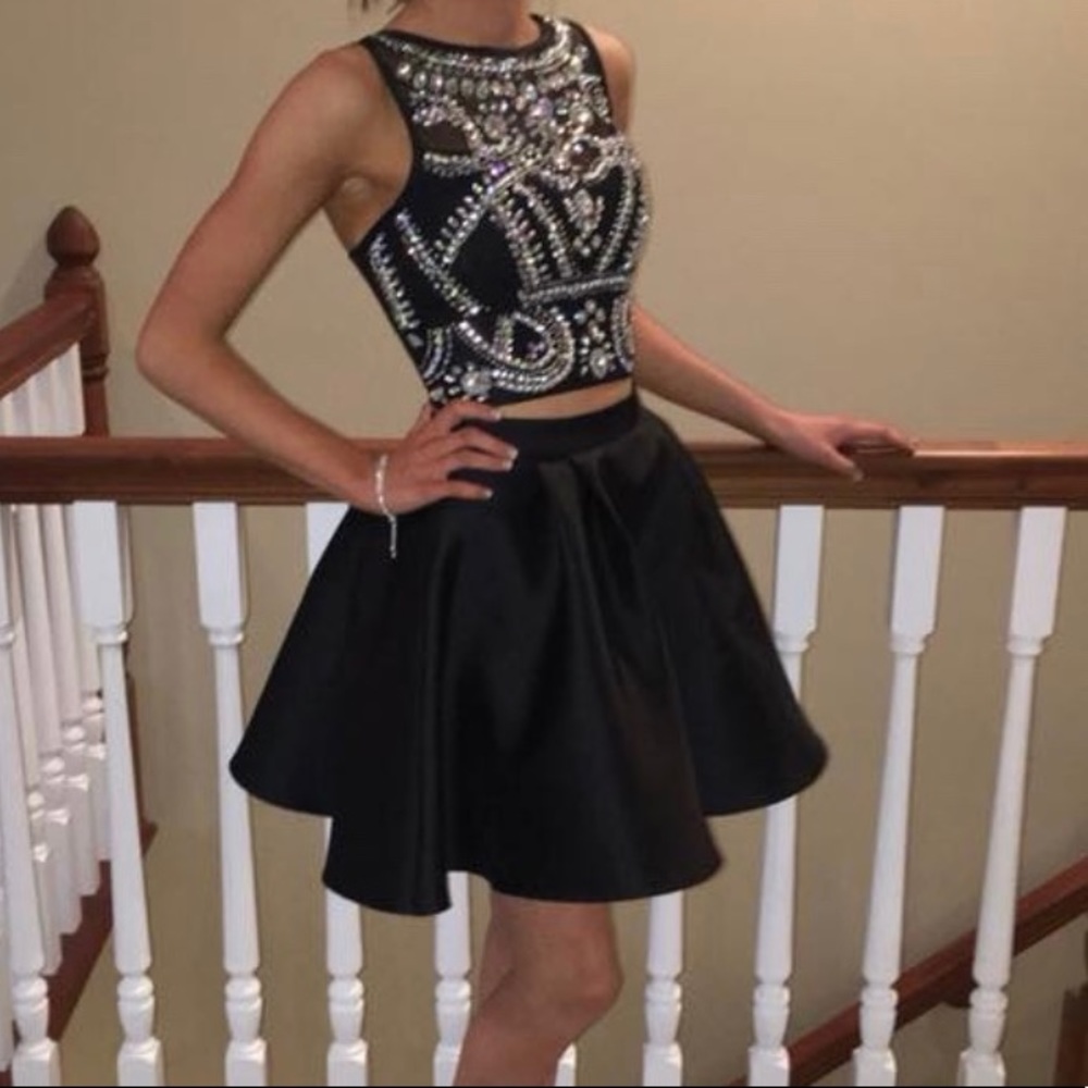 Short dress